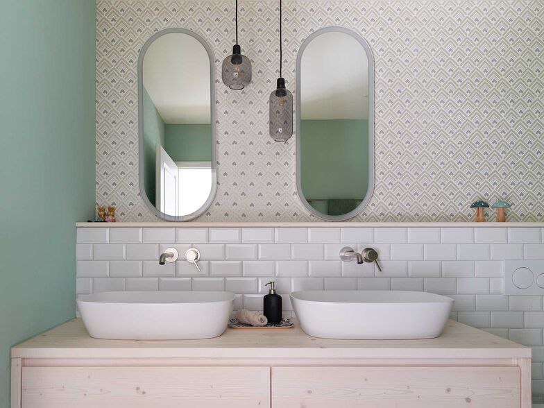 Wie alle Räume im Haus besticht auch das Bad durch eine helle und geschmackvolle Ausstattung.