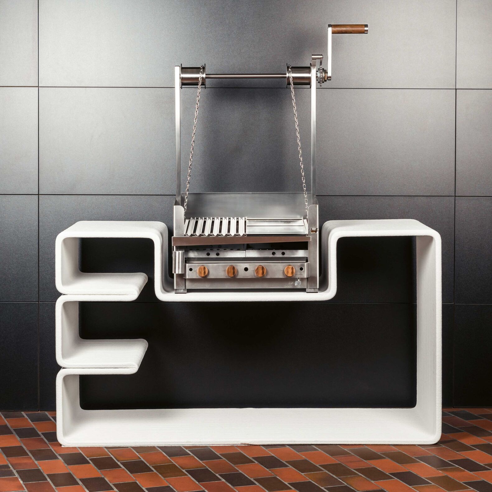 Aus dem 3D-Drucker: Die Aussenküche «Maguera» wird aus Spezialbeton auf Mass hergestellt. Ein würdiger Rahmen für die luxuriösen High-End-Grills aus der Werkstatt des St. Galler Unternehmens Azado. Azado AG, www.azado.ch