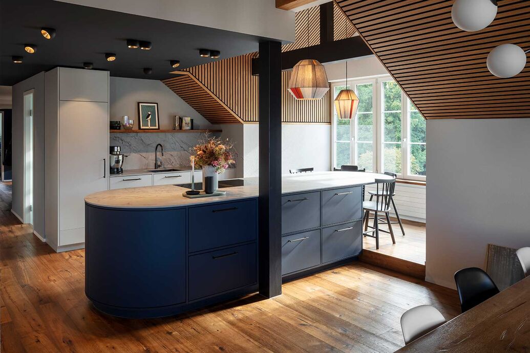 «BLÅ BLÅ»: Jury-Award «Bester Küchenumbau der Schweiz».