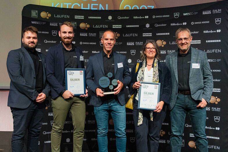 Preisübergabe an die Stucki Küchen AG und Schweyer + Marti AG für die «Schönste Küche», Silber, Publikumsabstimmung.