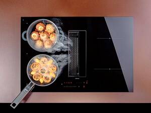 Kochfeld und Abzug vereint: Die Küchenlösung «Zero 76» von Falmec eignet sich hervorragend für kleine Küchen dank ihres kompakten Format. Falmec über Fors AG.