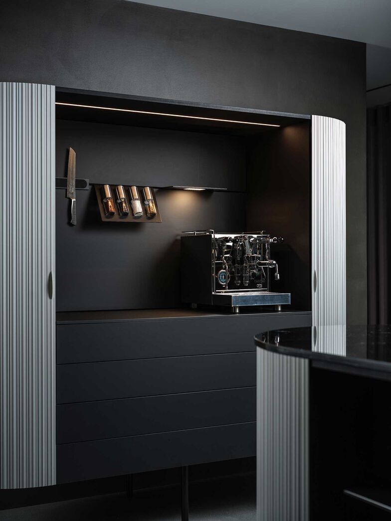 Das Rückwandsystem «Thewall» überzeugt durch seine modulare, flexible Bauweise und ist in verschiedenen Materialien und unterschiedlichen Küchenmodellen erhältlich.
