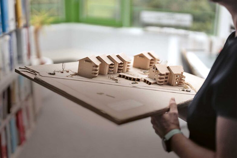 Das 60-jährige Unternehmen hat neben dem Hauptsitz im Kanton Bern auch noch einen Standort Etoy in Waadt und einen im aargauischen Buchs.