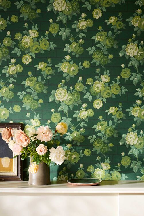 Als Inspiration für das Muster «Rose Garden» diente der ummauerte Rosengarten von Mottisfont Abbey, der Heimat der nationalen Sammlung historischer Rosenarten. Es stehen fünf Farben zur Auswahl, diese hier heisst «Puck».